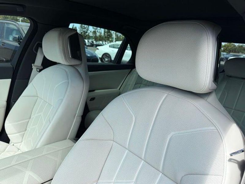 Used 2024 BMW i7 xDrive60Image 21