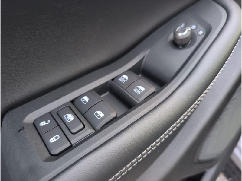 New 2027 Jeep Grand Cherokee Laredo AltitudeImage 12
