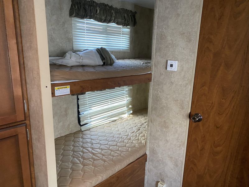2013 KEYSTONE PASSPORT 2650BH (PUBLIC WHOLESALE) Image 14