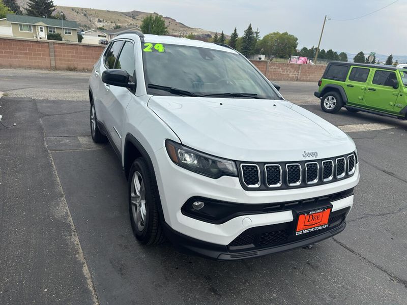 2024 Jeep Compass Latitude photo 23
