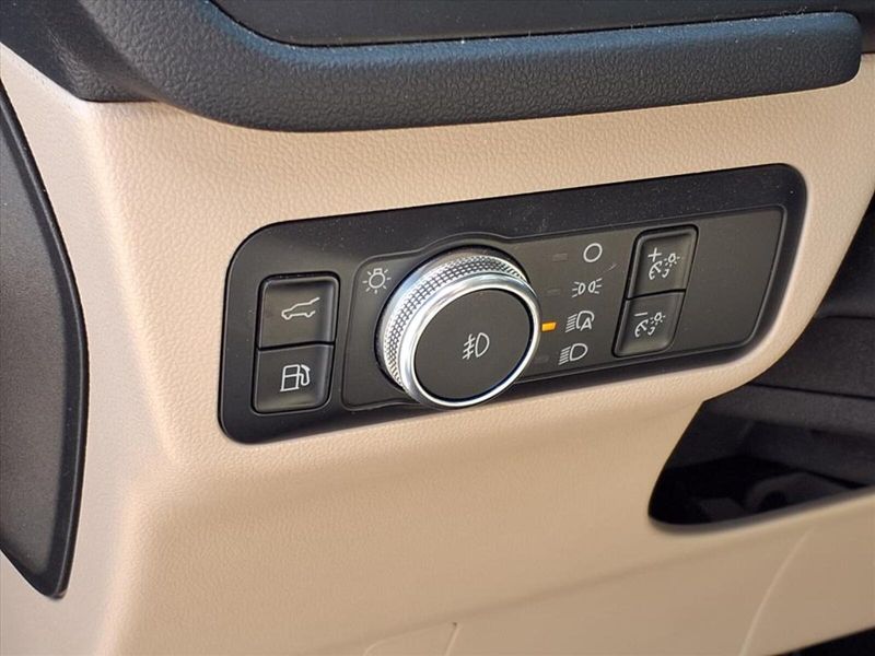 2021 Ford Escape SEL Hybrid photo 18
