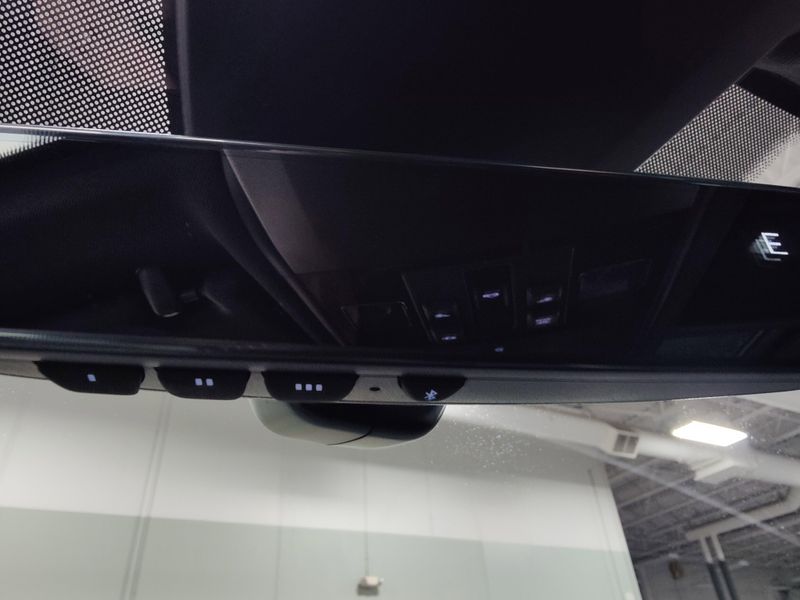 Used 2023 Volkswagen Atlas Cross Sport V6 SEL AWD w/Sunroof/NavImage 26