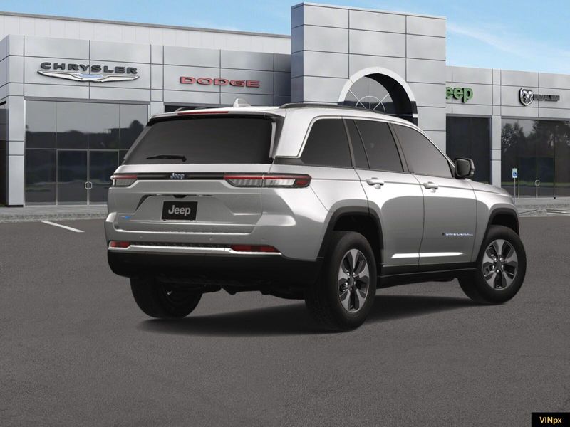 2024 Jeep Grand Cherokee 4xe photo 8