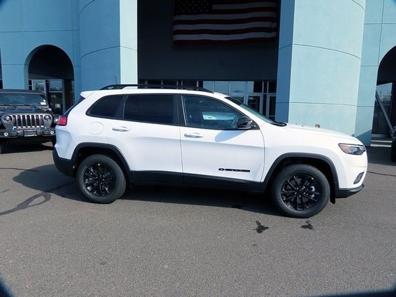 2023 Jeep Cherokee Altitude in a Bright White Clear Coat exterior color and Blackinterior. Papas Jeep Ram In New Britain, CT 860-356-0523 papasjeepram.com 