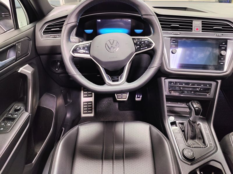 Used 2023 Volkswagen Tiguan SE R-Line Black AWD w/SunroofImage 18