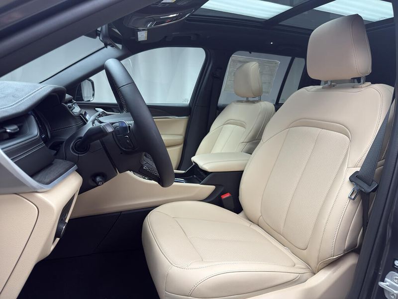 New 2025 Jeep Grand Cherokee Limited 4x4Image 7