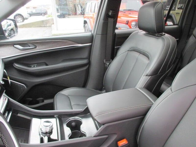 New 2026 Jeep Grand Cherokee Limited 4x4Image 23