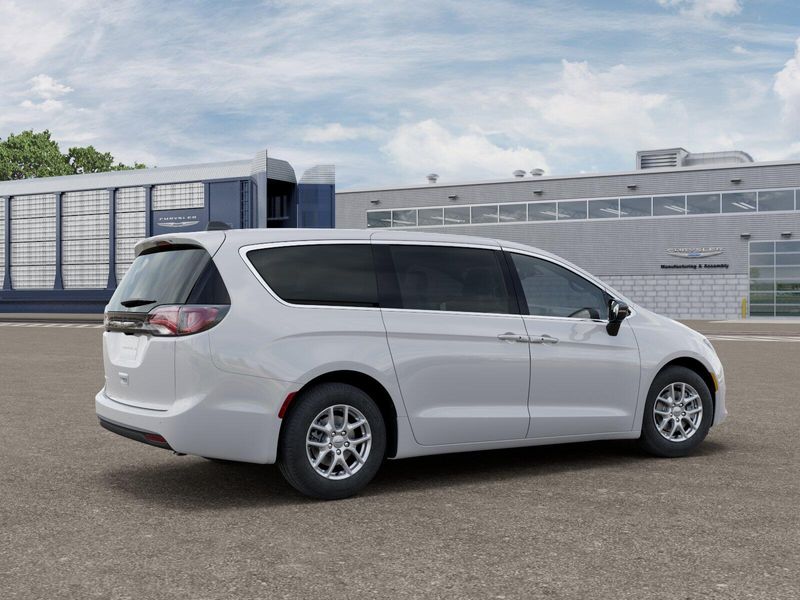New 2026 Chrysler Voyager LX