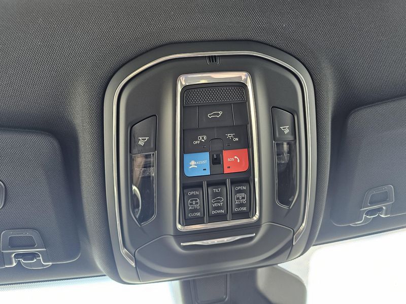 New 2025 Jeep Grand Cherokee Limited 4x4Image 19