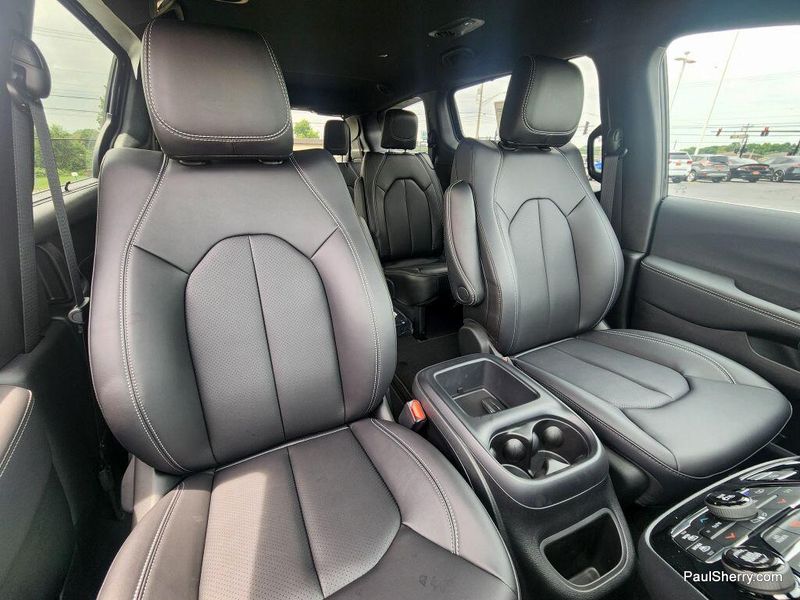 New 2025 Chrysler Voyager LxImage 41