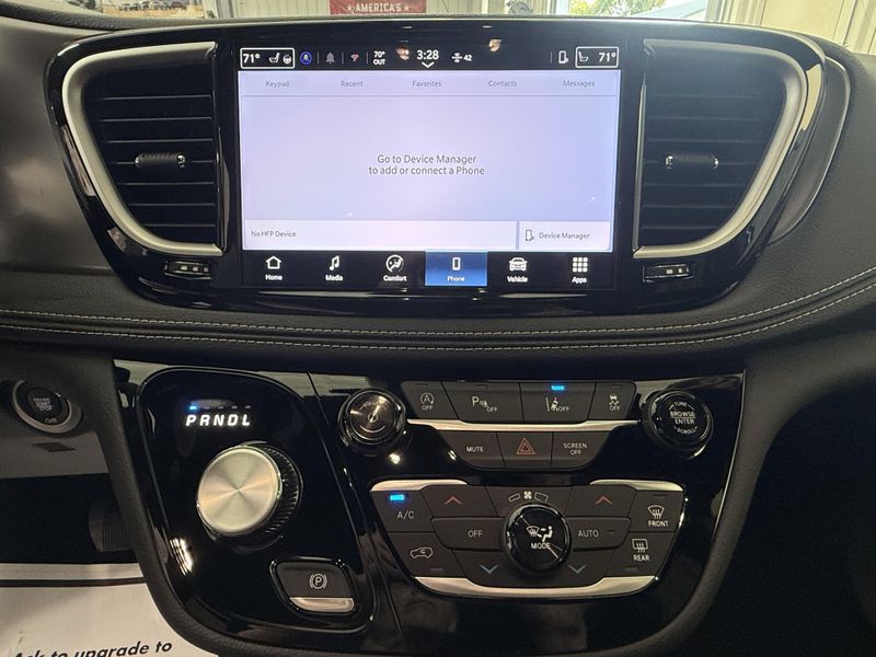 New 2026 Chrysler Pacifica SelectImage 31