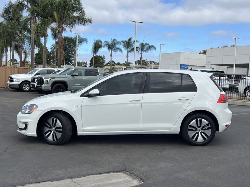 Used 2016 Volkswagen e-Golf SEImage 2