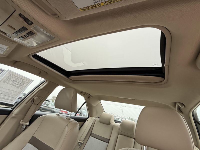 2013 Toyota Camry Hybrid XLEImage 22