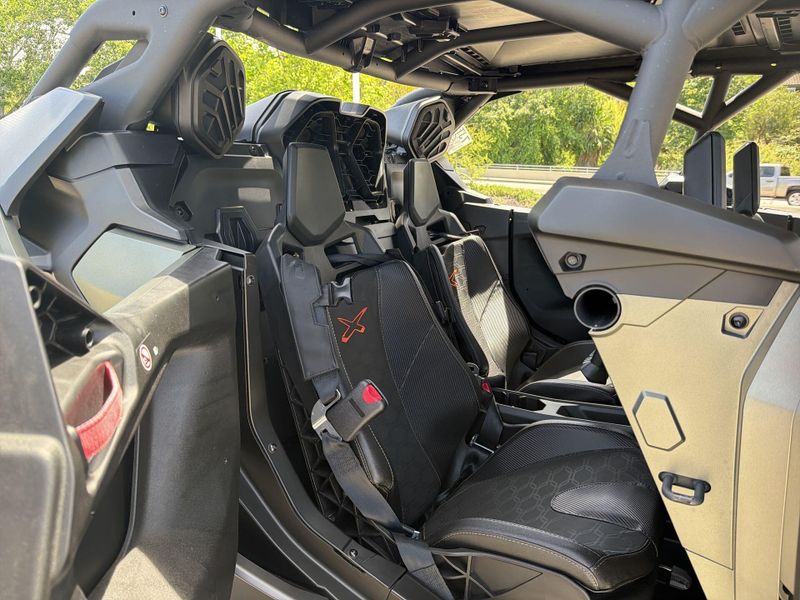 New 2026 Can-Am MAVERICK R MAX X RC WITH SMART-SHOX 999T DCT Image 27