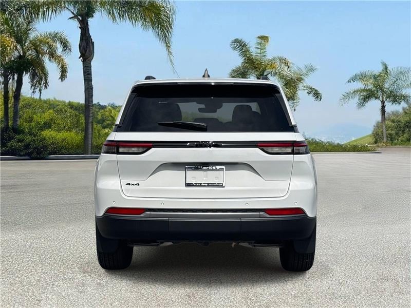 New 2026 Jeep Grand Cherokee Laredo Altitude 4x4