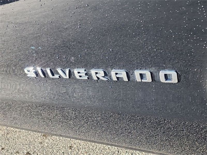 2018 Chevrolet Silverado 1500 CustomImage 10