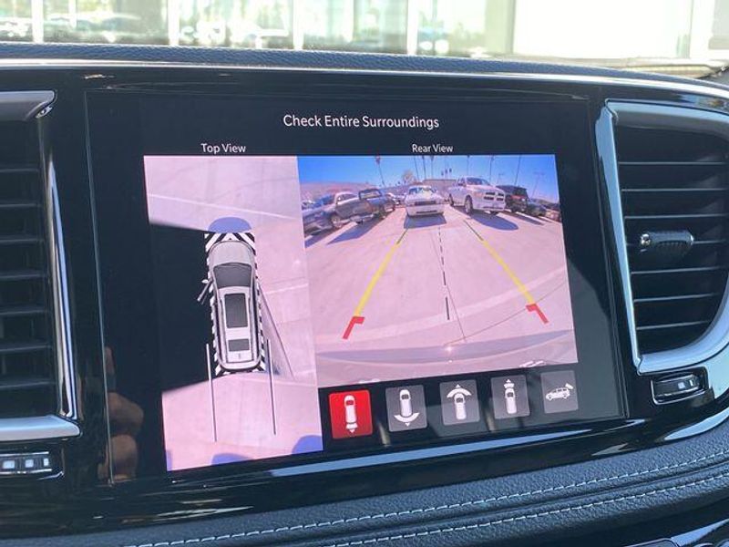 New 2025 Chrysler Pacifica SelectImage 19