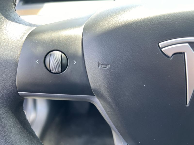 Used 2023 Tesla Model 3 PerformanceImage 10