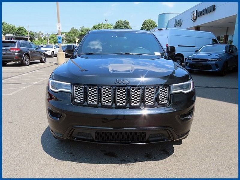 2021 Jeep Grand Cherokee Laredo XImage 3