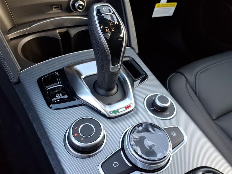 New 2025 Alfa Romeo Stelvio AwdImage 25