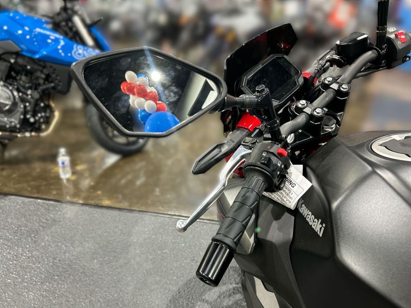 New 2025 Kawasaki Z500 SE ABS Image 21