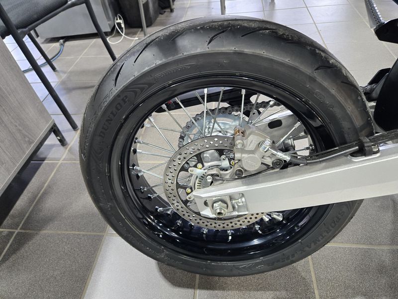2025 Suzuki DRZ 4SM SKY GRAY Image 15