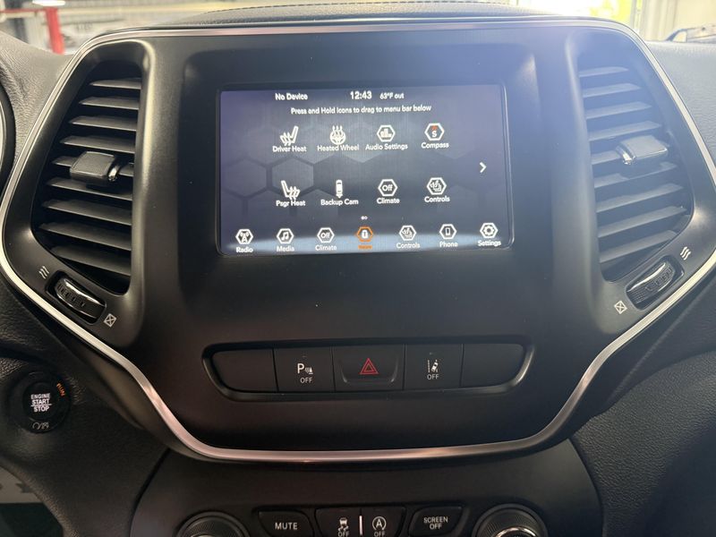 Used 2021 Jeep Cherokee Latitude PlusImage 31