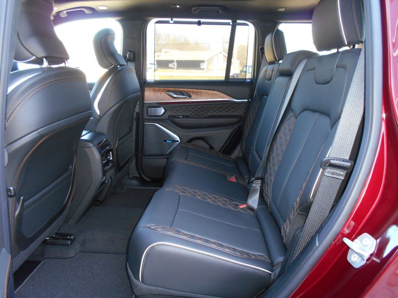 2025 Jeep Grand Cherokee Summit Reserve 4x4Image 7