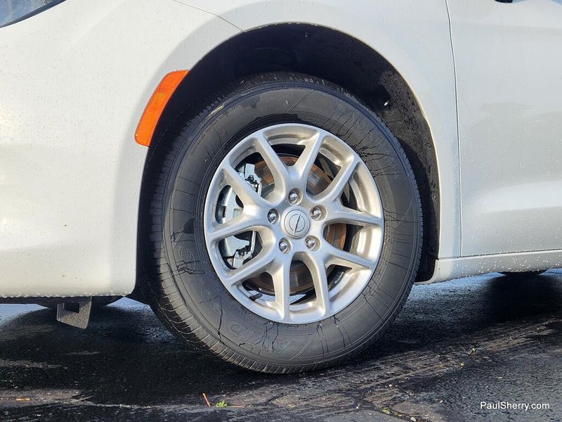 New 2026 Chrysler Voyager Lx