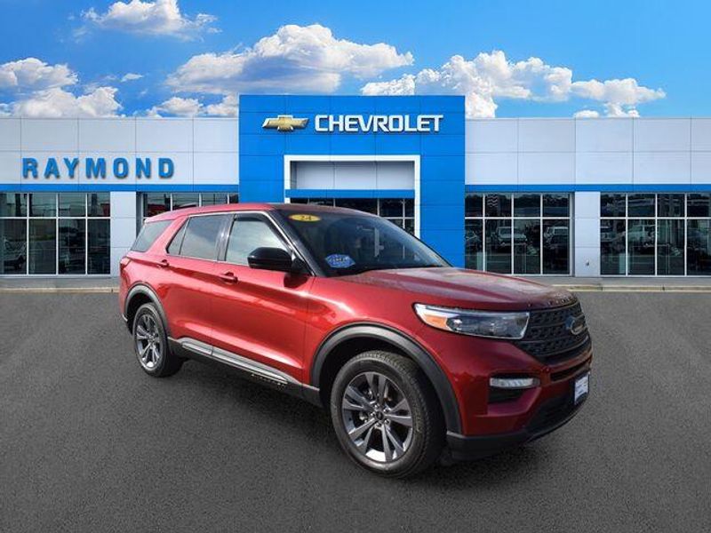 Used 2024 Ford Explorer XLTImage 1