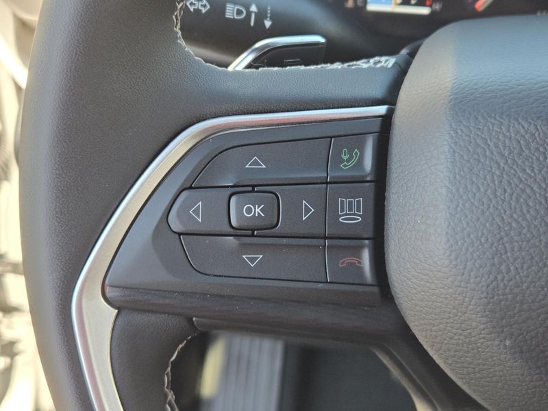 Used 2025 Jeep Grand Cherokee Laredo X 4x2