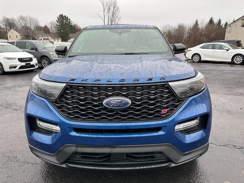 2022 Ford Explorer STImage 12