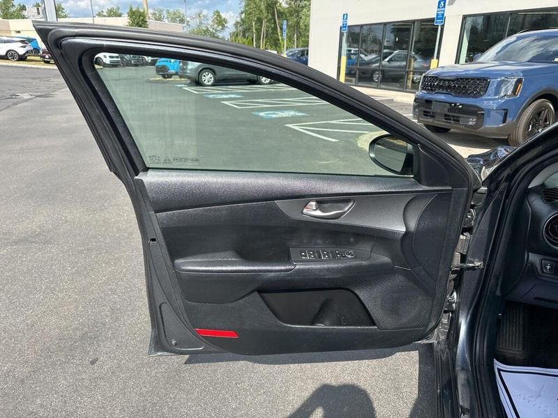 2019 Kia Forte LXSImage 25