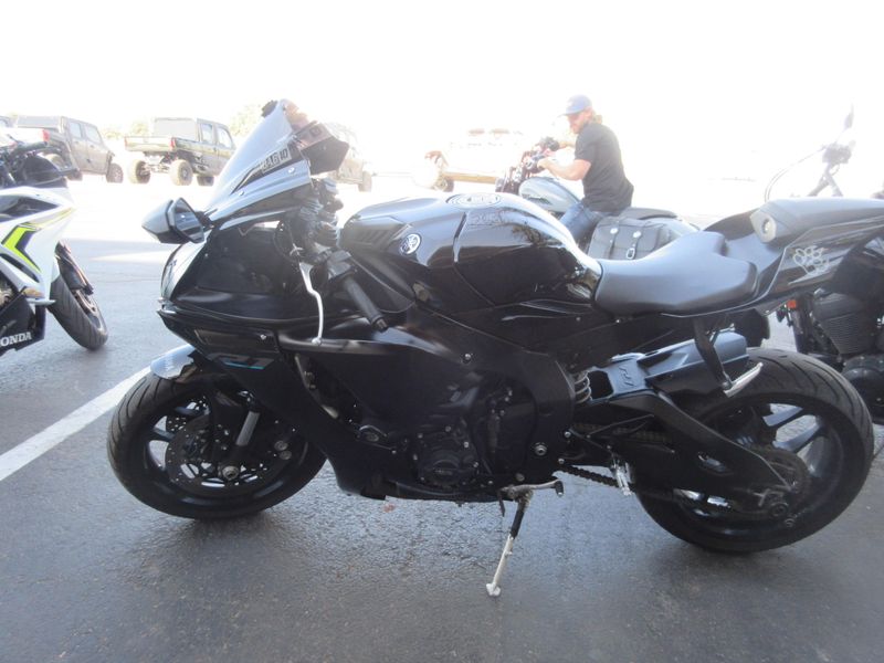 USED 2022 YAMAHA YZF-R1 Image 4