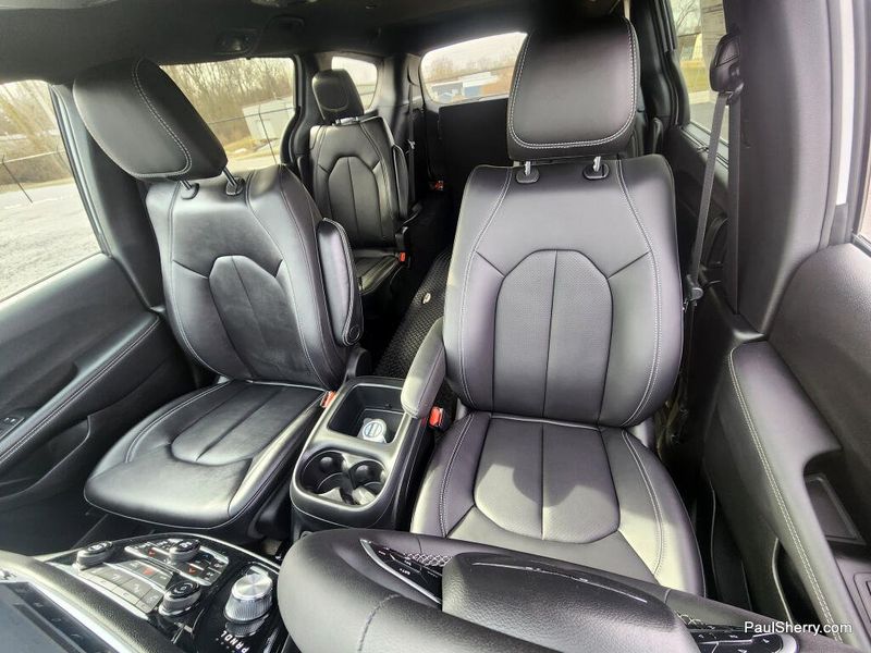 New 2026 Chrysler Voyager LX