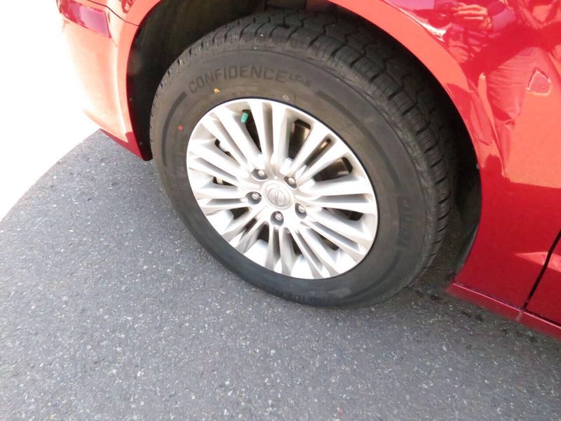 Used 2015 Chrysler Town & Country Touring L 4dr Mini VanImage 9