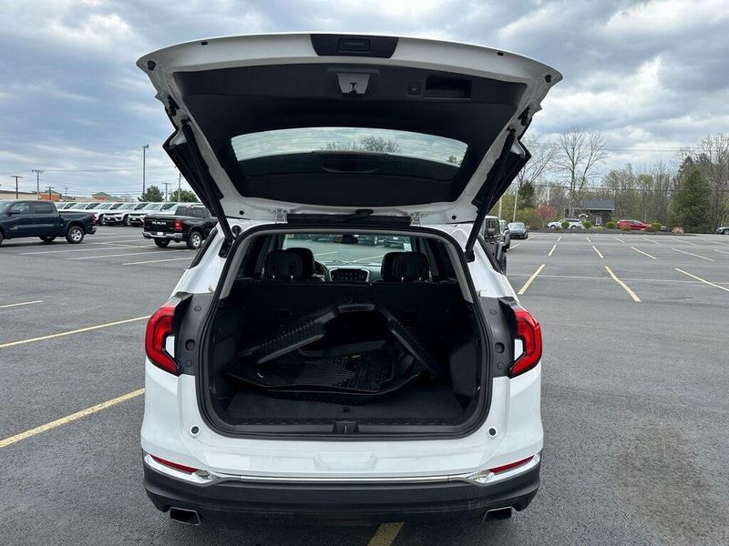 2020 GMC Terrain SLTImage 16