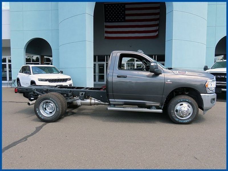 2024 RAM 3500 Chassis Cab TradesmanImage 2