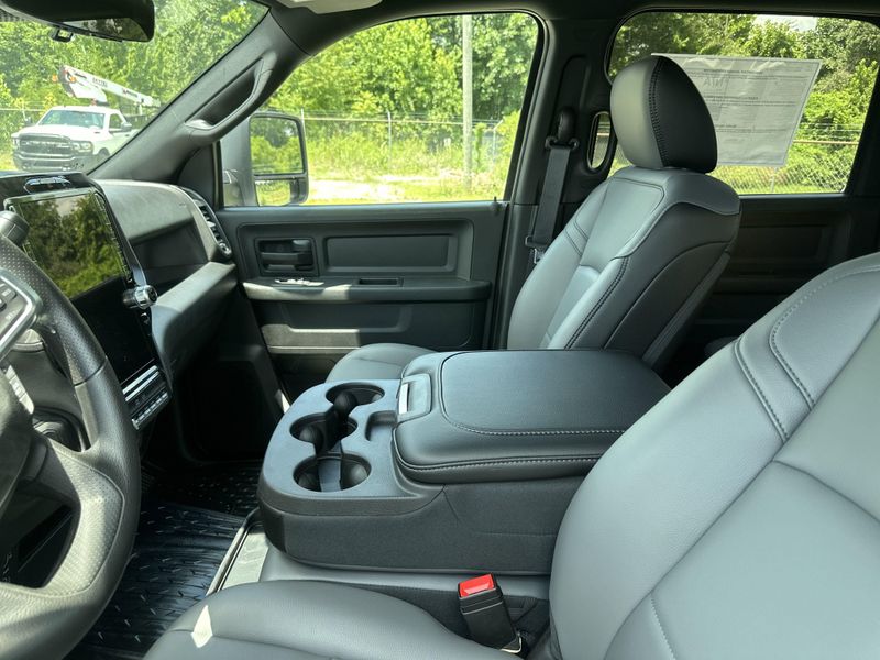 2025 RAM 3500 Tradesman Crew Cab Chassis 4x4 60