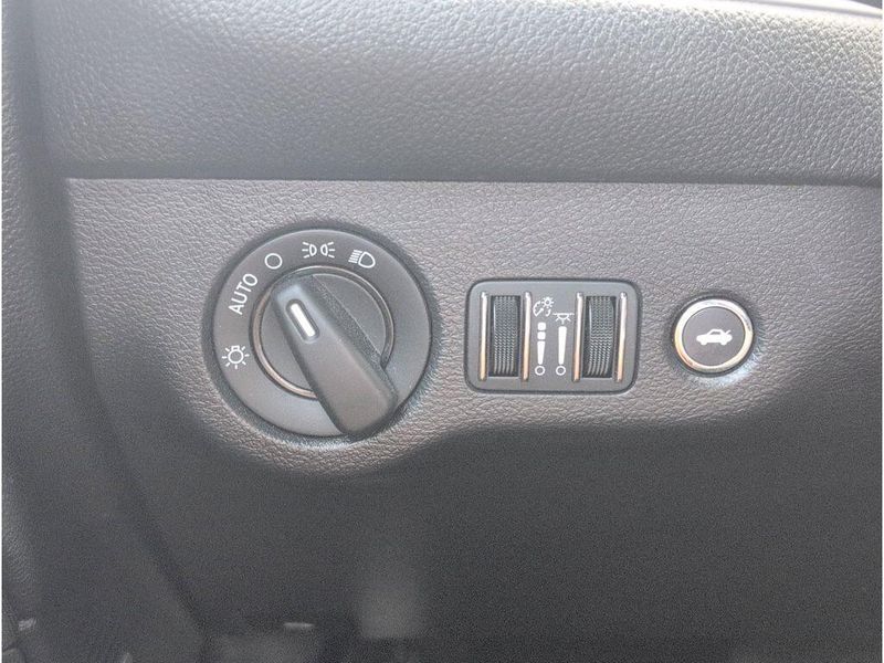 Used 2023 Dodge Challenger SXTImage 25