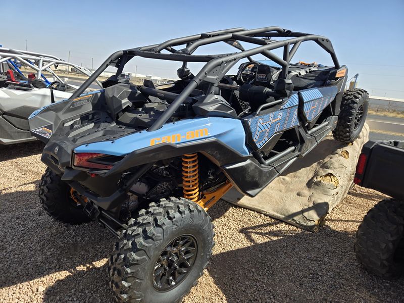 2025 Can-Am MAVERICK X3 MAX DS TURBO SCANDI BLUE AND ORANGE CRUSHImage 3