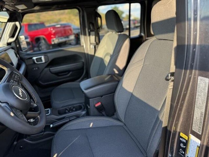 2024 Jeep Wrangler Willys photo 21
