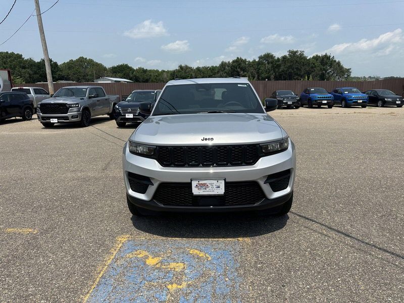 2024 Jeep Grand Cherokee Altitude X 4x4Image 3