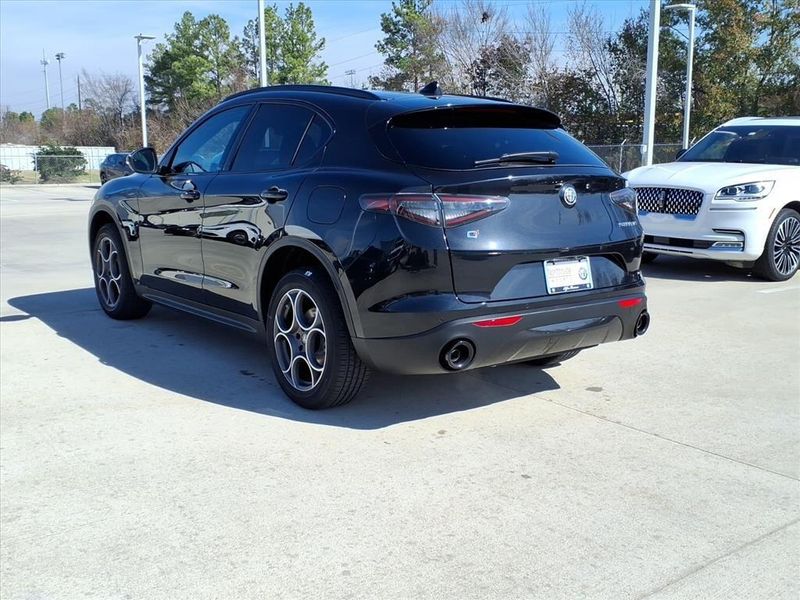 New 2026 Alfa Romeo Stelvio AwdImage 9