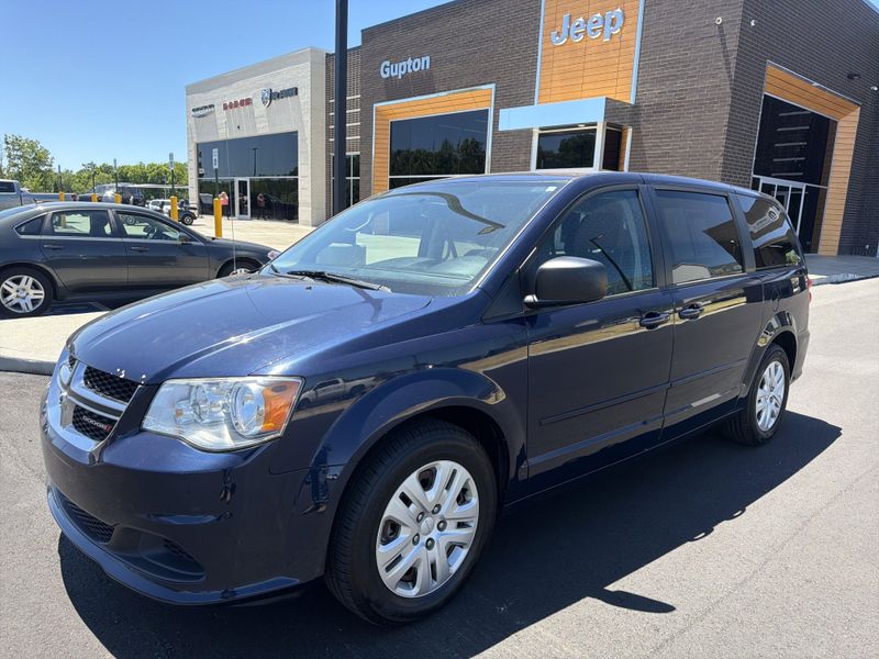Used 2016 Dodge Grand Caravan SEImage 1