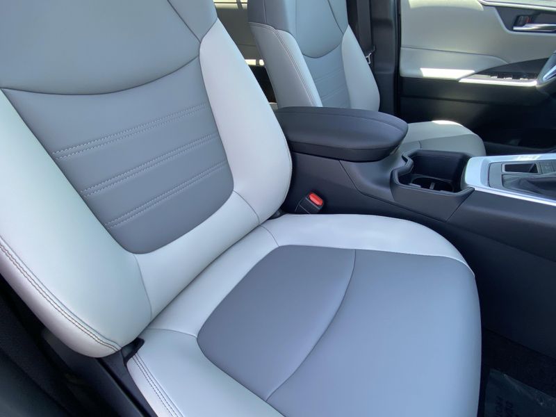 2025 Toyota RAV4 XLE PremiumImage 11