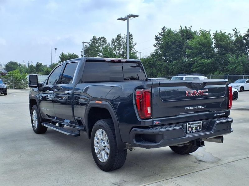 2022 GMC Sierra 2500HD DenaliImage 2
