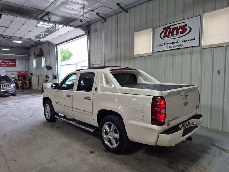 Used 2013 Chevrolet Avalanche LTZImage 21