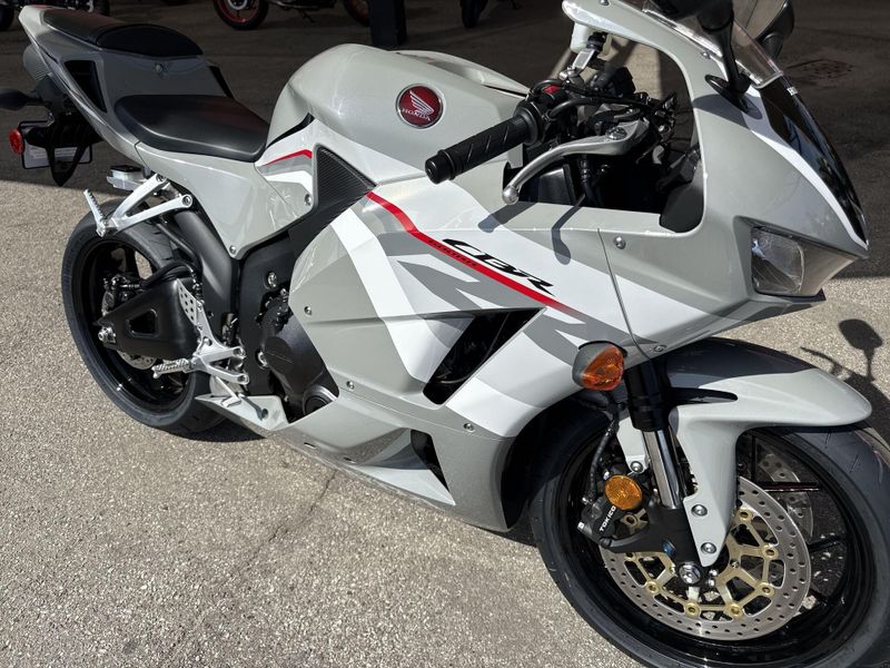 New 2026 Honda CBR600RR Image 11