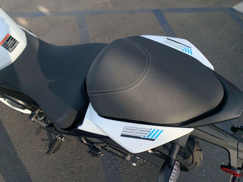 New 2025 CFMOTO 300SS Image 24